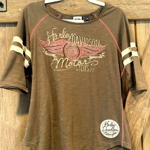 HD super cute women’s top. Size M.